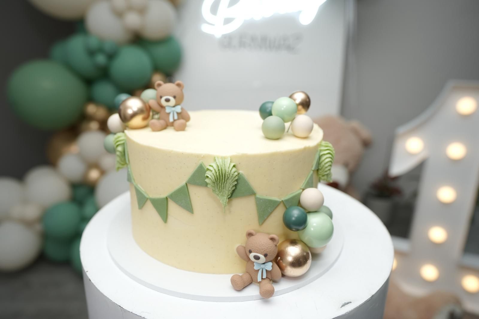 Custom cake Auckland – bespoke creation by Ruby Cakes Boutique